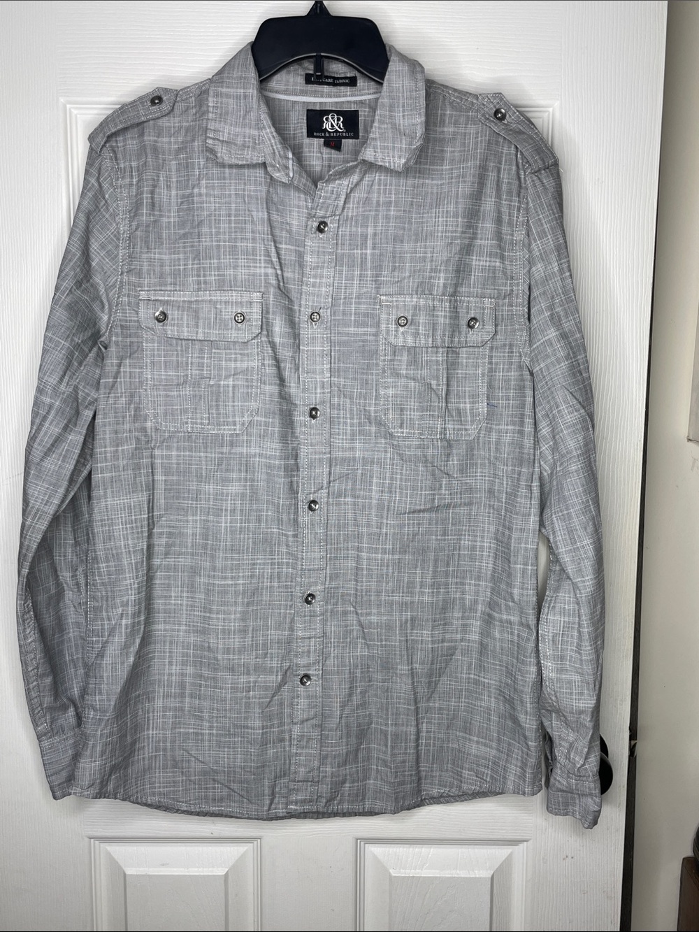 Rock & Republic Light Gray Textured Button-Down Shirt. Size M